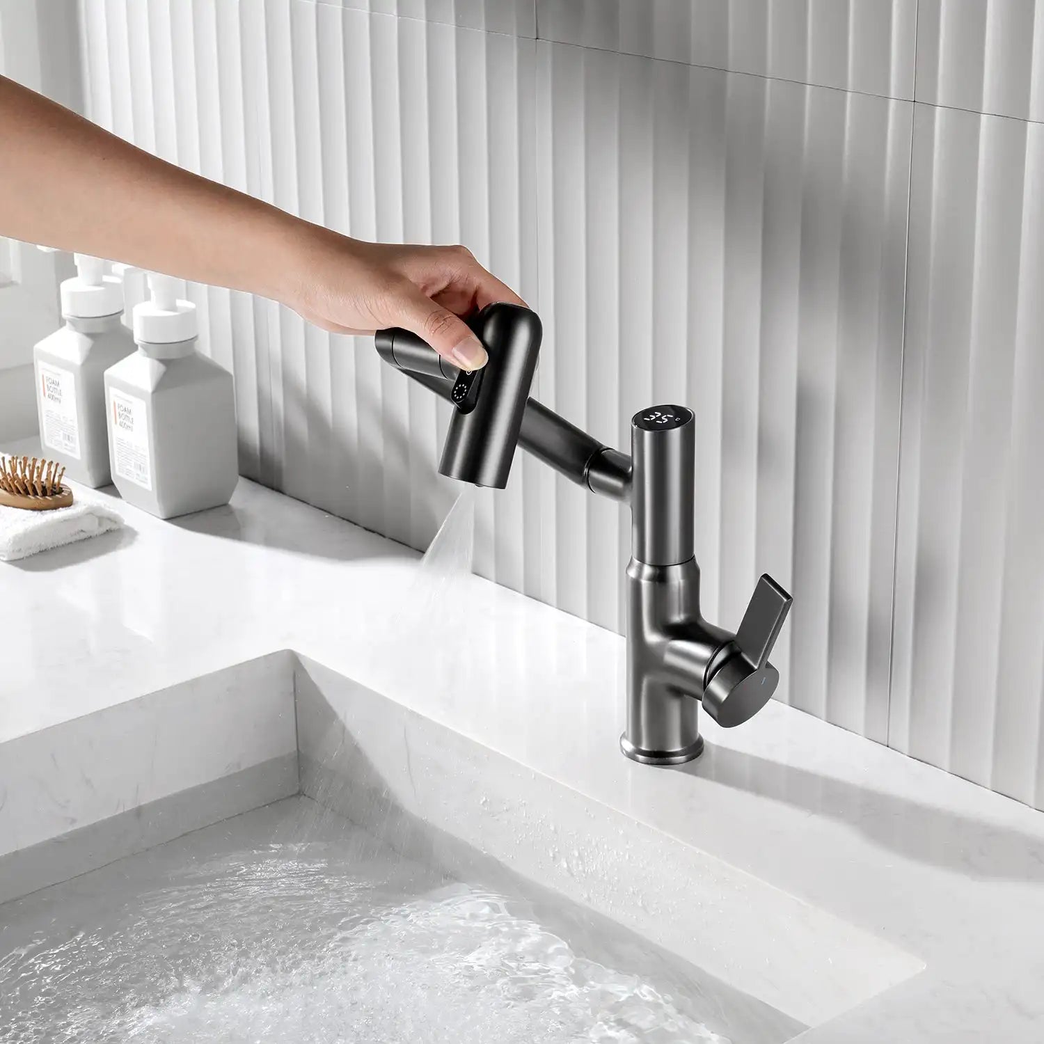 XYlivingstore Rotatable Single-Hole Faucet with Temperature Display & Pull-Out Sprayer